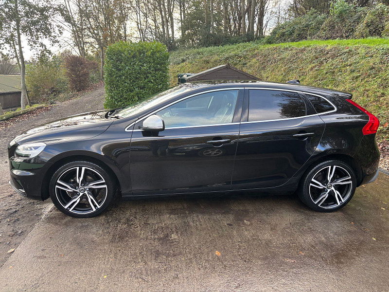 Volvo V40 2.0 D2 R-Design Edition Hatchback 5dr Diesel Manual Euro 6 (s/s) (120 ps) 5dr Manual 2025