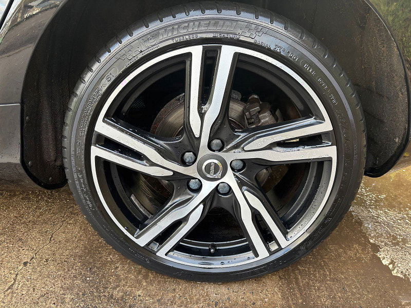 Volvo V40 2.0 D2 R-Design Edition Hatchback 5dr Diesel Manual Euro 6 (s/s) (120 ps) 5dr Manual 2025