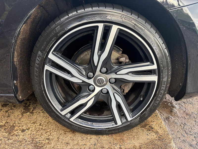 Volvo V40 2.0 D2 R-Design Edition Hatchback 5dr Diesel Manual Euro 6 (s/s) (120 ps) 5dr Manual 2025