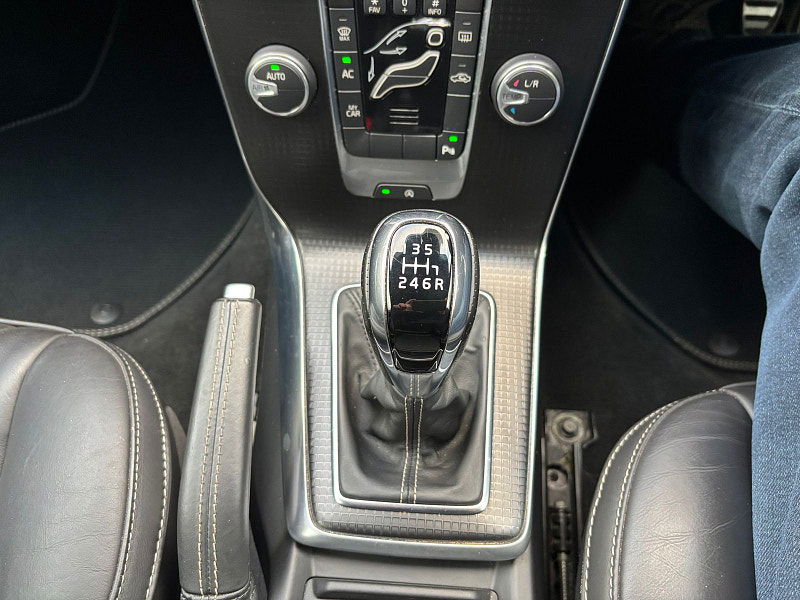 Volvo V40 2.0 D2 R-Design Edition Hatchback 5dr Diesel Manual Euro 6 (s/s) (120 ps) 5dr Manual 2025