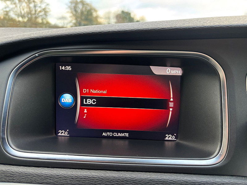 Volvo V40 2.0 D2 R-Design Edition Hatchback 5dr Diesel Manual Euro 6 (s/s) (120 ps) 5dr Manual 2025