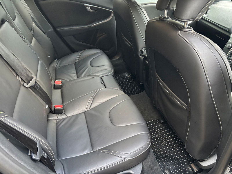 Volvo V40 2.0 D2 R-Design Edition Hatchback 5dr Diesel Manual Euro 6 (s/s) (120 ps) 5dr Manual 2025