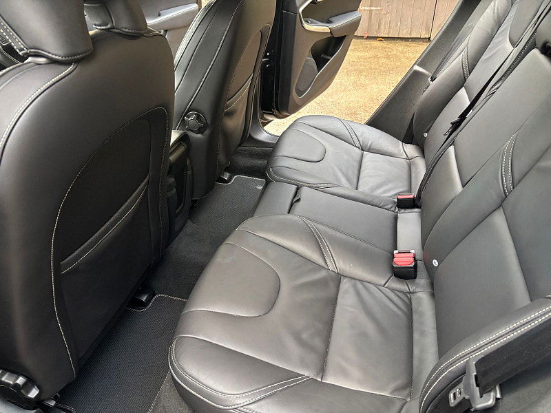 Volvo V40 2.0 D2 R-Design Edition Hatchback 5dr Diesel Manual Euro 6 (s/s) (120 ps) 5dr Manual 2025