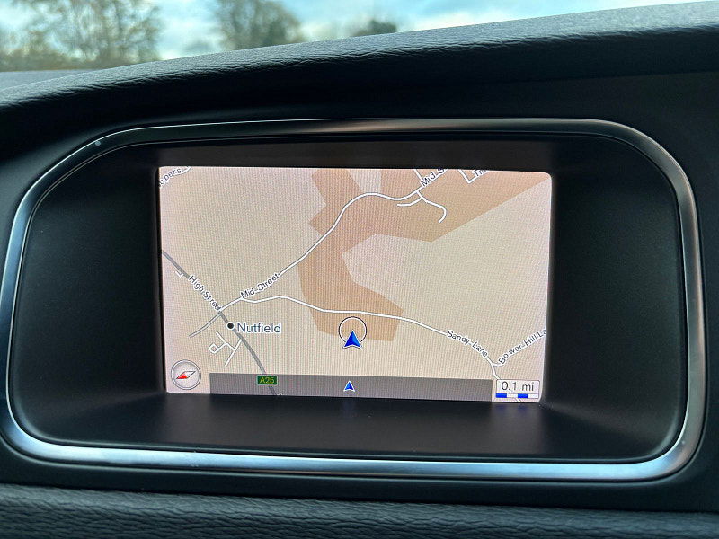 Volvo V40 2.0 D2 R-Design Edition Hatchback 5dr Diesel Manual Euro 6 (s/s) (120 ps) 5dr Manual 2025