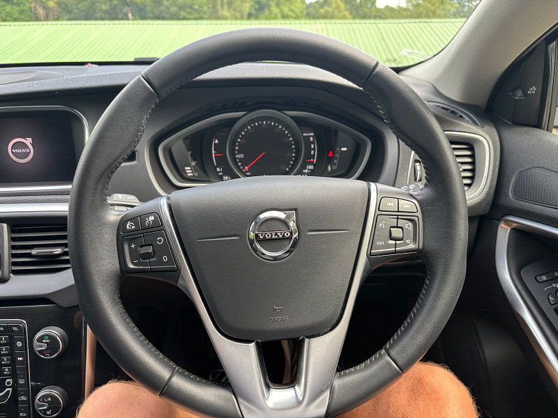 Volvo V40 2.0 D3 Inscription Hatchback 5dr Diesel Auto Euro 6 (s/s) (150 ps) 5dr Automatic 2025