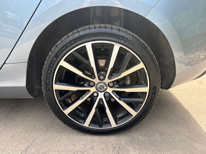 Volvo V40 2.0 D3 Inscription Hatchback 5dr Diesel Auto Euro 6 (s/s) (150 ps) 5dr Automatic 2025