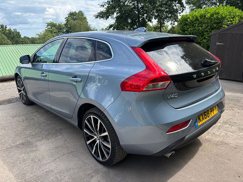 Volvo V40 2.0 D3 Inscription Hatchback 5dr Diesel Auto Euro 6 (s/s) (150 ps) 5dr Automatic 2025