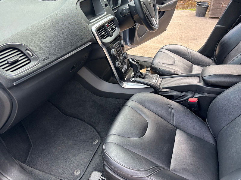 Volvo V40 2.0 D3 Inscription Hatchback 5dr Diesel Auto Euro 6 (s/s) (150 ps) 5dr Automatic 2025