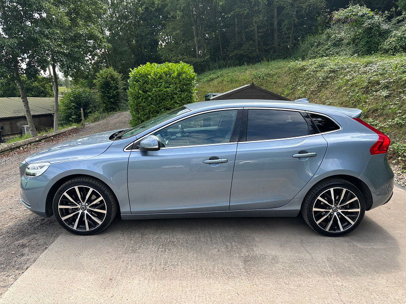 Volvo V40 2.0 D3 Inscription Hatchback 5dr Diesel Auto Euro 6 (s/s) (150 ps) 5dr Automatic 2025