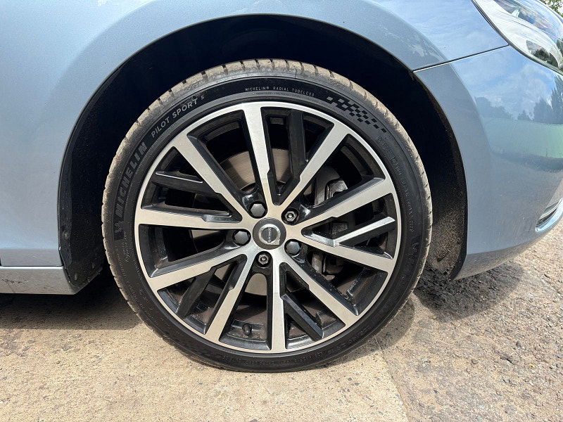Volvo V40 2.0 D3 Inscription Hatchback 5dr Diesel Auto Euro 6 (s/s) (150 ps) 5dr Automatic 2025