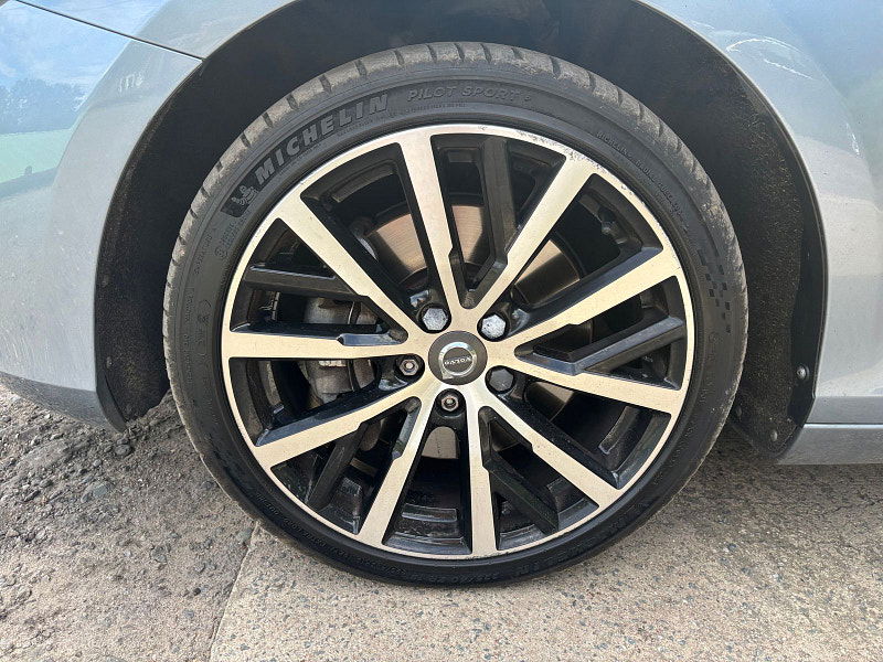 Volvo V40 2.0 D3 Inscription Hatchback 5dr Diesel Auto Euro 6 (s/s) (150 ps) 5dr Automatic 2025