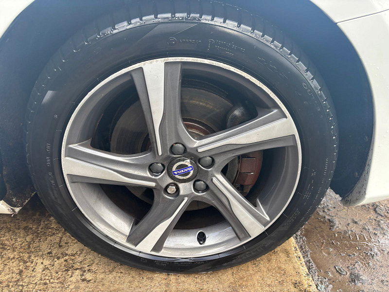 Volvo V40 2.0 D4 R-Design Nav Hatchback 5dr Diesel Manual Euro 6 (s/s) (190 ps) 5dr Manual 2025