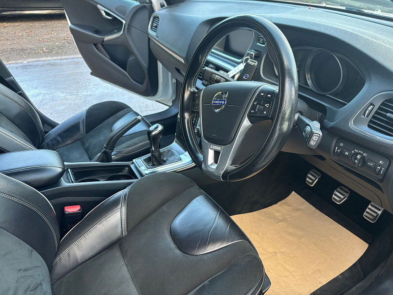 Volvo V40 2.0 D4 R-Design Nav Hatchback 5dr Diesel Manual Euro 6 (s/s) (190 ps) 5dr Manual 2025