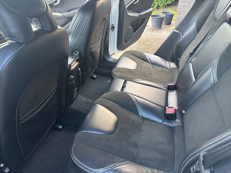 Volvo V40 2.0 D4 R-Design Nav Hatchback 5dr Diesel Manual Euro 6 (s/s) (190 ps) 5dr Manual 2025