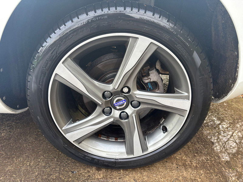 Volvo V40 2.0 D4 R-Design Nav Hatchback 5dr Diesel Manual Euro 6 (s/s) (190 ps) 5dr Manual 2025