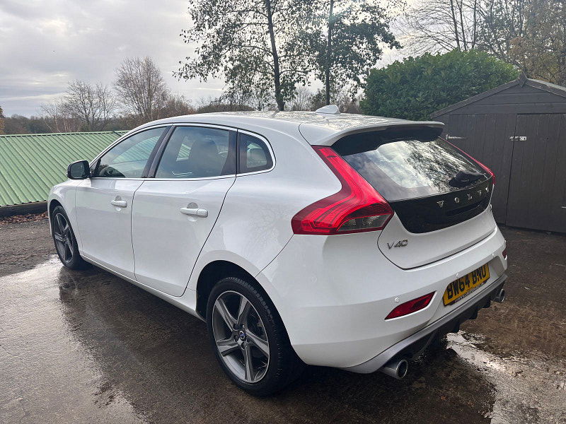 Volvo V40 2.0 D4 R-Design Nav Hatchback 5dr Diesel Manual Euro 6 (s/s) (190 ps) 5dr Manual 2025