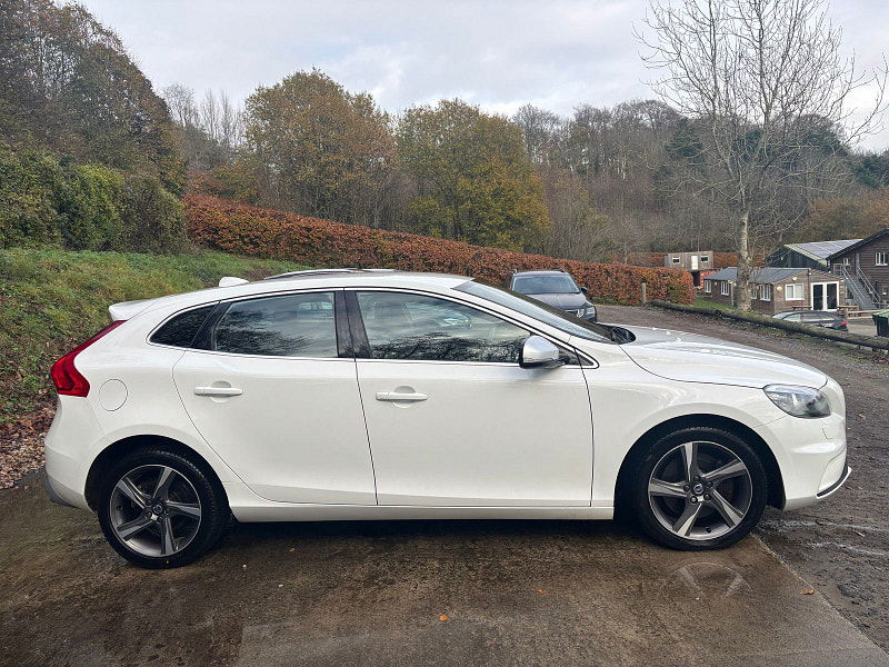 Volvo V40 2.0 D4 R-Design Nav Hatchback 5dr Diesel Manual Euro 6 (s/s) (190 ps) 5dr Manual 2025