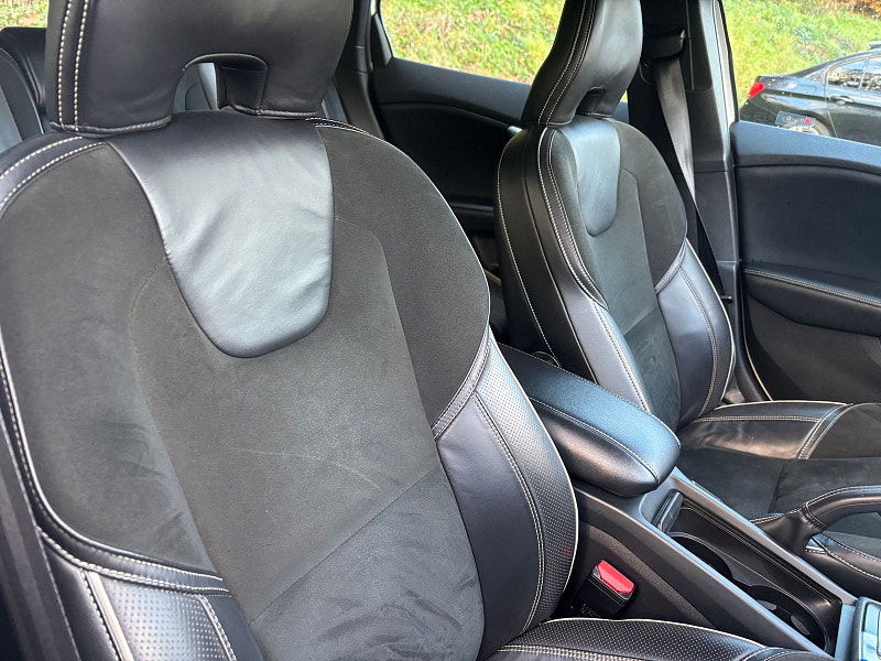 Volvo V40 2.0 D4 R-Design Nav Hatchback 5dr Diesel Manual Euro 6 (s/s) (190 ps) 5dr Manual 2025