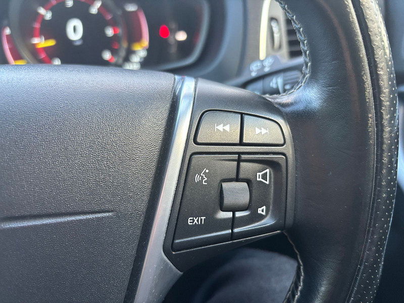 Volvo V40 2.0 D4 R-Design Nav Hatchback 5dr Diesel Manual Euro 6 (s/s) (190 ps) 5dr Manual 2025