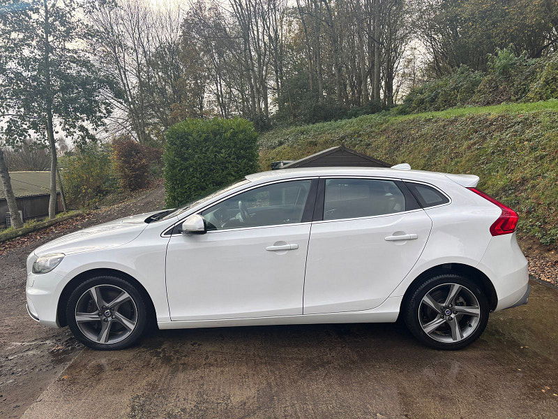 Volvo V40 2.0 D4 R-Design Nav Hatchback 5dr Diesel Manual Euro 6 (s/s) (190 ps) 5dr Manual 2025