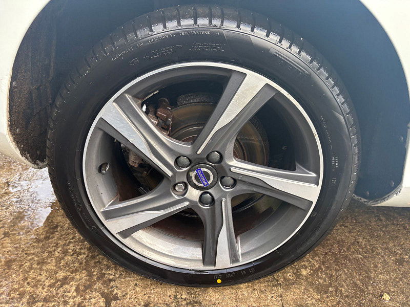 Volvo V40 2.0 D4 R-Design Nav Hatchback 5dr Diesel Manual Euro 6 (s/s) (190 ps) 5dr Manual 2025