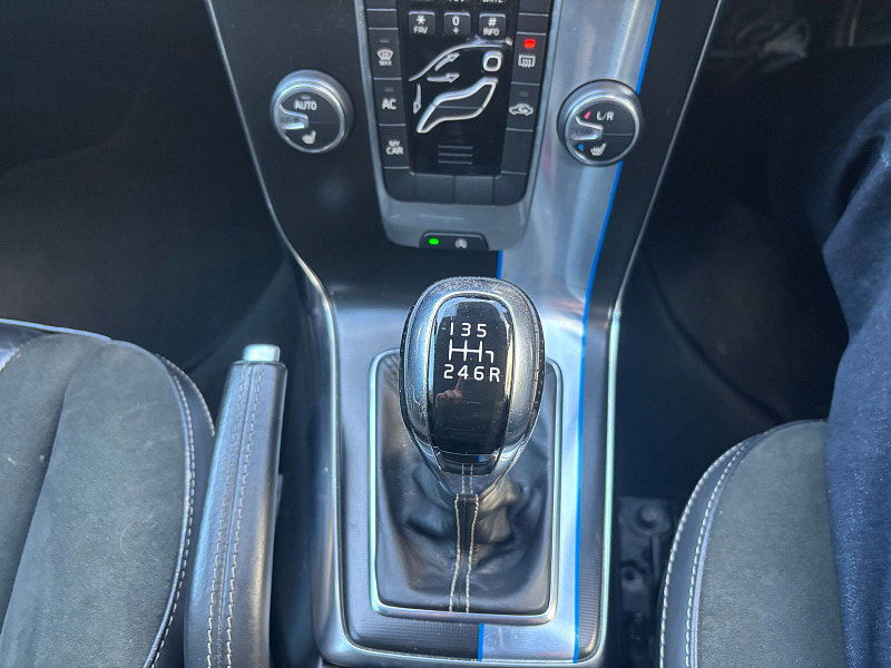 Volvo V40 2.0 D4 R-Design Nav Hatchback 5dr Diesel Manual Euro 6 (s/s) (190 ps) 5dr Manual 2025