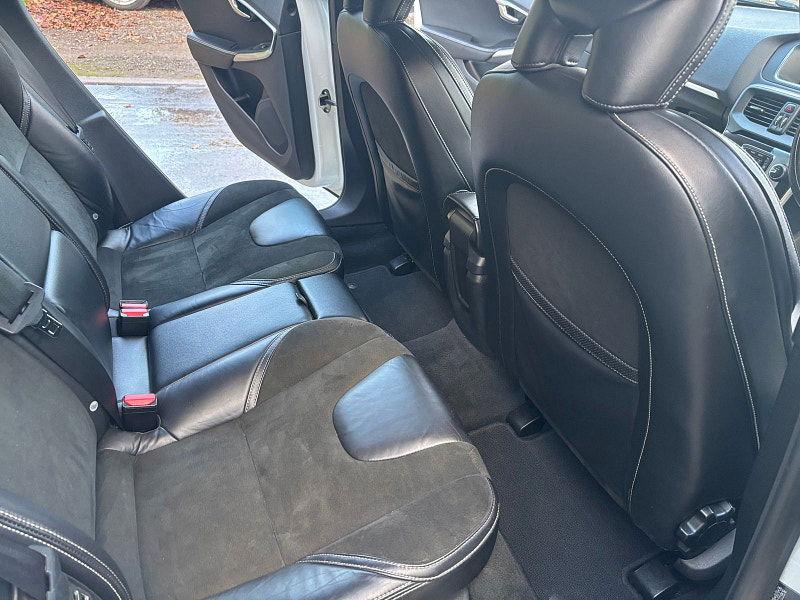 Volvo V40 2.0 D4 R-Design Nav Hatchback 5dr Diesel Manual Euro 6 (s/s) (190 ps) 5dr Manual 2025