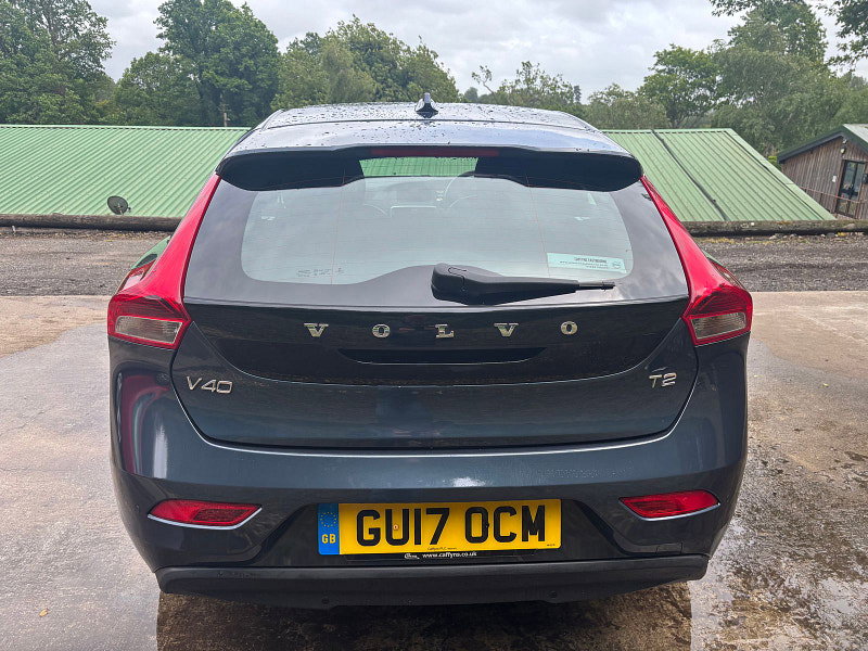 Volvo V40 2.0 T2 Momentum Hatchback 5dr Petrol Manual Euro 6 (s/s) (122 ps) 5dr Manual 2026