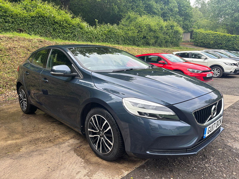 Volvo V40 2.0 T2 Momentum Hatchback 5dr Petrol Manual Euro 6 (s/s) (122 ps) 5dr Manual 2026