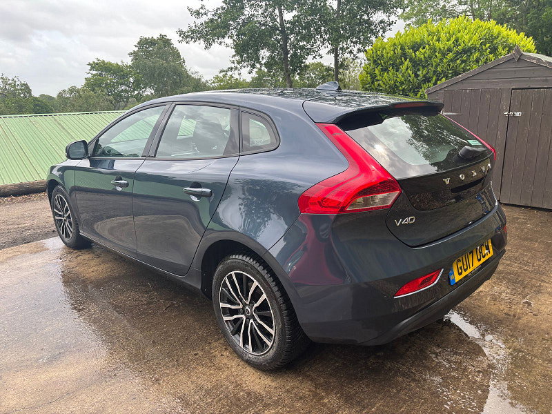 Volvo V40 2.0 T2 Momentum Hatchback 5dr Petrol Manual Euro 6 (s/s) (122 ps) 5dr Manual 2026