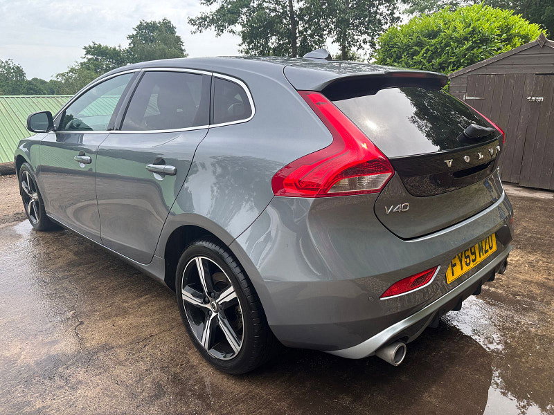 Volvo V40 2.0 T2 R-Design Edition Hatchback 5dr Petrol Manual Euro 6 (s/s) (122 ps) 5dr Manual 2026