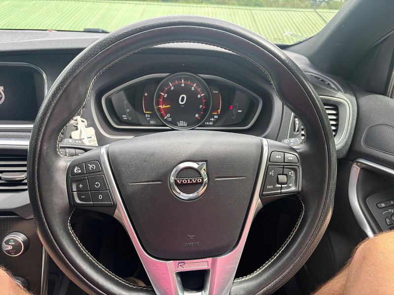 Volvo V40 2.0 T2 R-Design Edition Hatchback 5dr Petrol Manual Euro 6 (s/s) (122 ps) 5dr Manual 2026