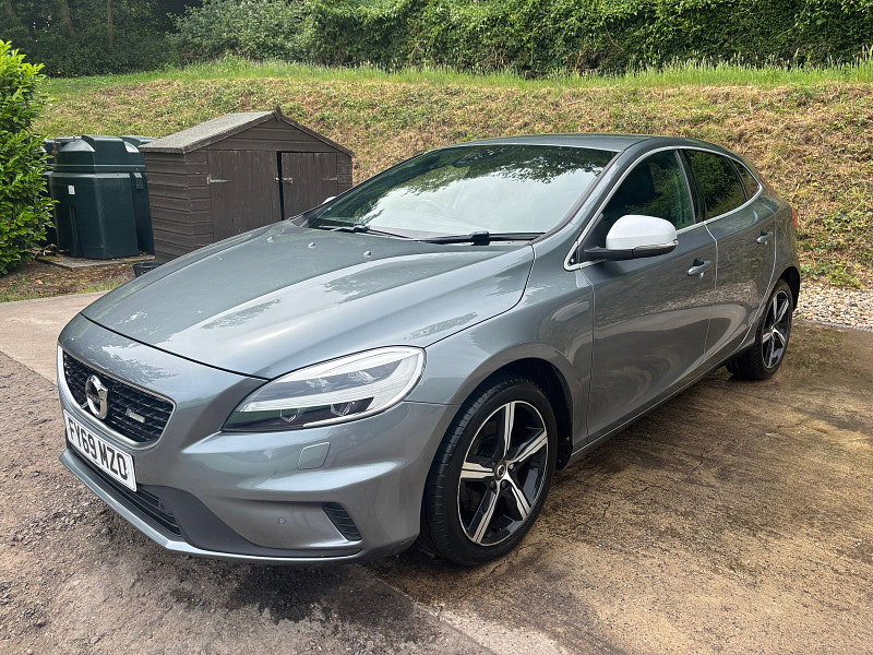 Volvo V40 2.0 T2 R-Design Edition Hatchback 5dr Petrol Manual Euro 6 (s/s) (122 ps) 5dr Manual 2026