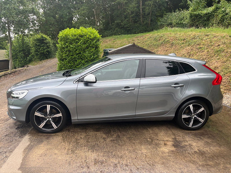 Volvo V40 2.0 T2 R-Design Edition Hatchback 5dr Petrol Manual Euro 6 (s/s) (122 ps) 5dr Manual 2026