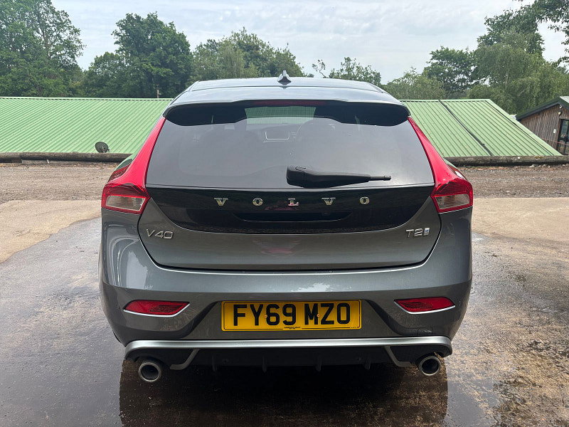 Volvo V40 2.0 T2 R-Design Edition Hatchback 5dr Petrol Manual Euro 6 (s/s) (122 ps) 5dr Manual 2026