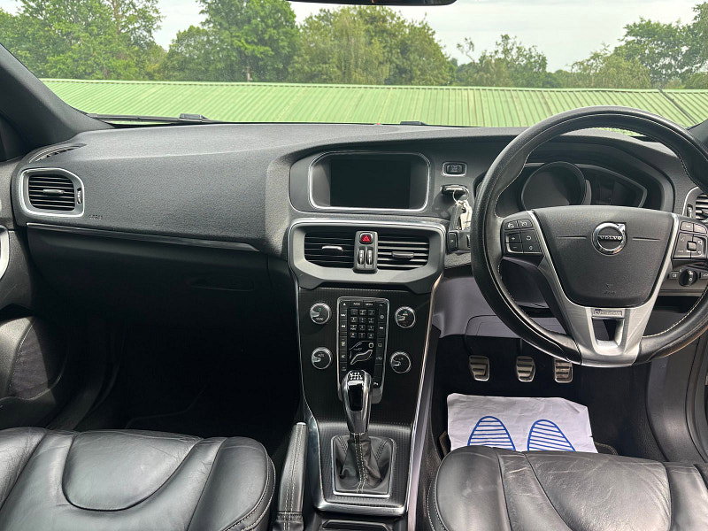 Volvo V40 2.0 T2 R-Design Edition Hatchback 5dr Petrol Manual Euro 6 (s/s) (122 ps) 5dr Manual 2026