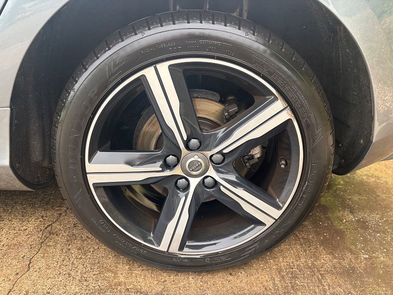 Volvo V40 2.0 T2 R-Design Edition Hatchback 5dr Petrol Manual Euro 6 (s/s) (122 ps) 5dr Manual 2026