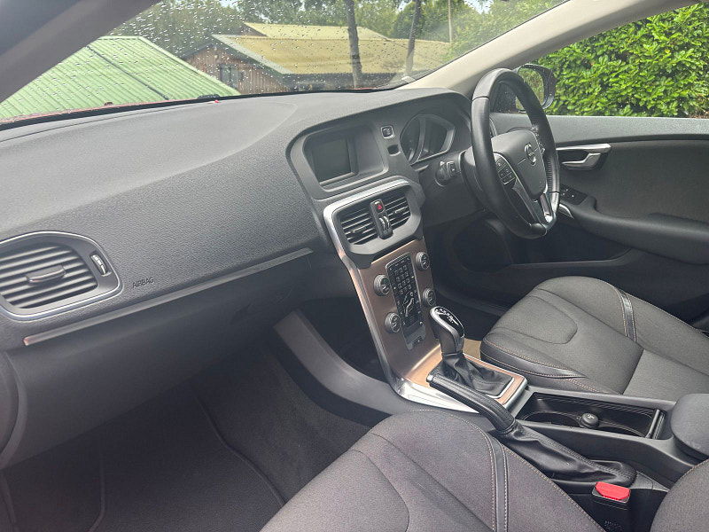 Volvo V40 Cross Country 1.5 T3 Hatchback 5dr Petrol Auto Euro 6 (s/s) (152 ps) 5dr Automatic 2025