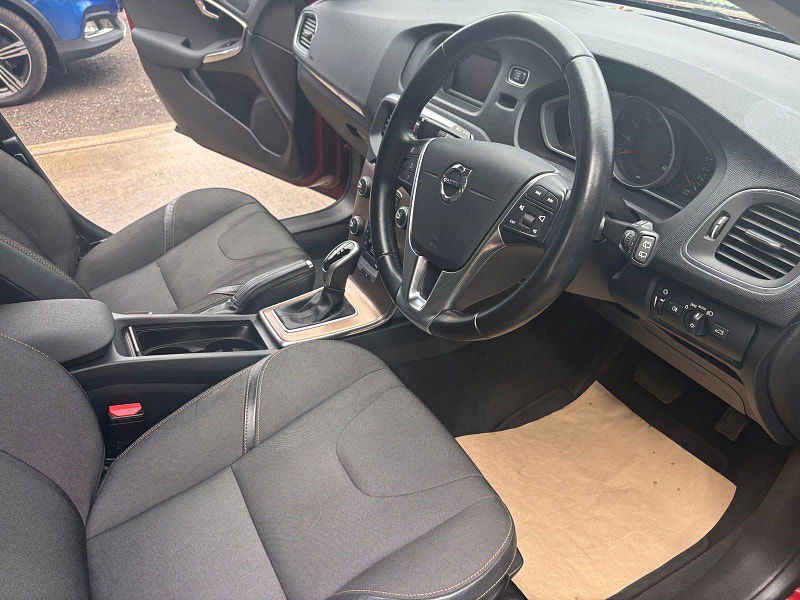 Volvo V40 Cross Country 1.5 T3 Hatchback 5dr Petrol Auto Euro 6 (s/s) (152 ps) 5dr Automatic 2025