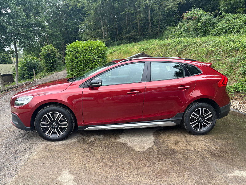 Volvo V40 Cross Country 1.5 T3 Hatchback 5dr Petrol Auto Euro 6 (s/s) (152 ps) 5dr Automatic 2025