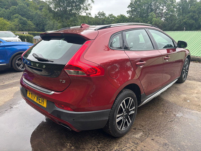Volvo V40 Cross Country 1.5 T3 Hatchback 5dr Petrol Auto Euro 6 (s/s) (152 ps) 5dr Automatic 2025