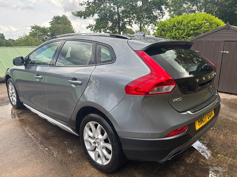 Volvo V40 Cross Country 1.5 T3 Pro Hatchback 5dr Petrol Auto Euro 6 (s/s) (152 ps) 5dr Automatic 2025