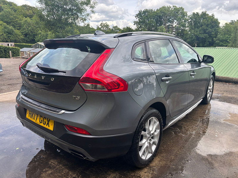 Volvo V40 Cross Country 1.5 T3 Pro Hatchback 5dr Petrol Auto Euro 6 (s/s) (152 ps) 5dr Automatic 2025