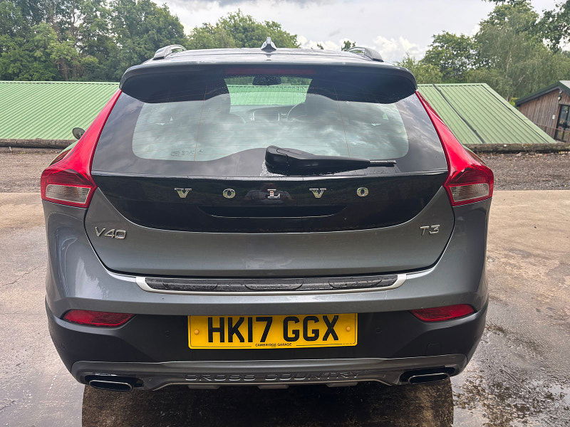 Volvo V40 Cross Country 1.5 T3 Pro Hatchback 5dr Petrol Auto Euro 6 (s/s) (152 ps) 5dr Automatic 2025