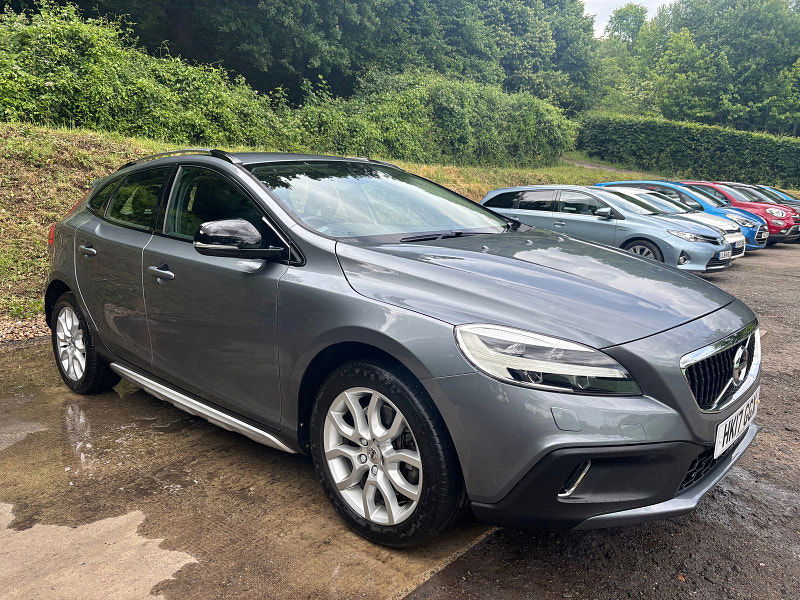 Volvo V40 Cross Country 1.5 T3 Pro Hatchback 5dr Petrol Auto Euro 6 (s/s) (152 ps) 5dr Automatic 2025
