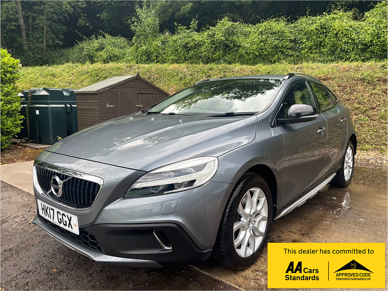 Volvo V40 Cross Country 1.5 T3 Pro Hatchback 5dr Petrol Auto Euro 6 (s/s) (152 ps) 5dr Automatic 2025