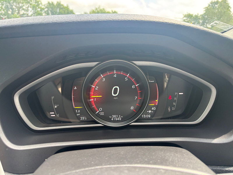Volvo V40 Cross Country 1.5 T3 Pro Hatchback 5dr Petrol Auto Euro 6 (s/s) (152 ps) 5dr Automatic 2025