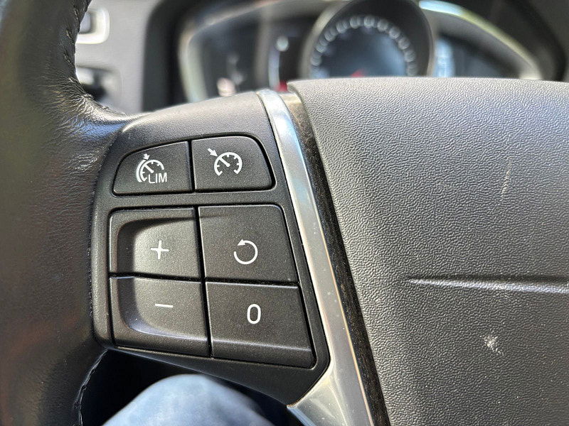 Volvo V60 2.0 D4 SE Lux Nav Estate 5dr Diesel Auto Euro 6 (s/s) (190 ps) 5dr Automatic 2025