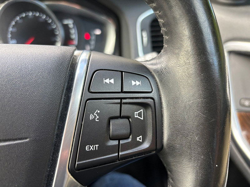 Volvo V60 2.0 D4 SE Lux Nav Estate 5dr Diesel Auto Euro 6 (s/s) (190 ps) 5dr Automatic 2025