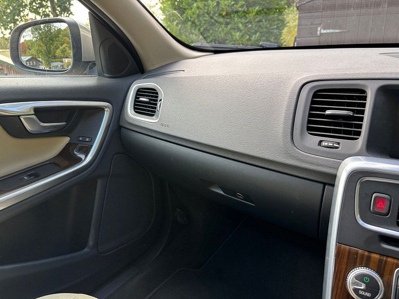 Volvo V60 2.0 D4 SE Lux Nav Estate 5dr Diesel Auto Euro 6 (s/s) (190 ps) 5dr Automatic 2025